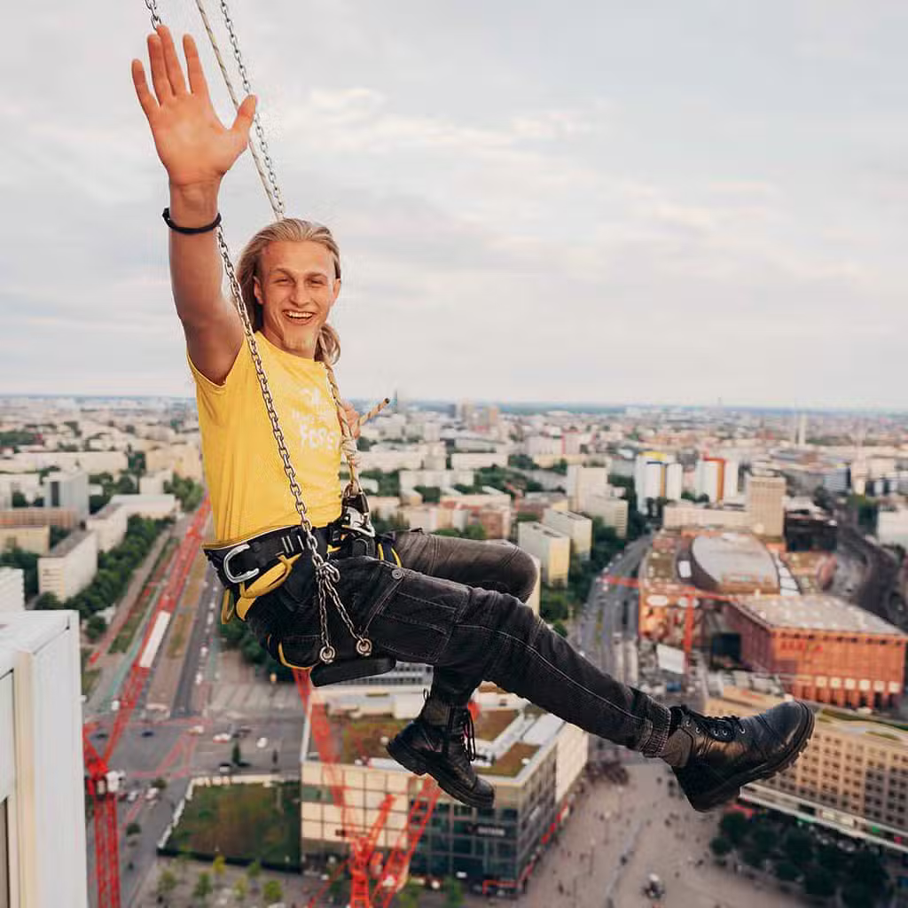 High Swing Berlin 1 Park Inn Berlin Schaukel Berlin 3